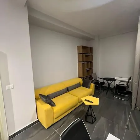 Near The Beach, Qerret Апартаменты